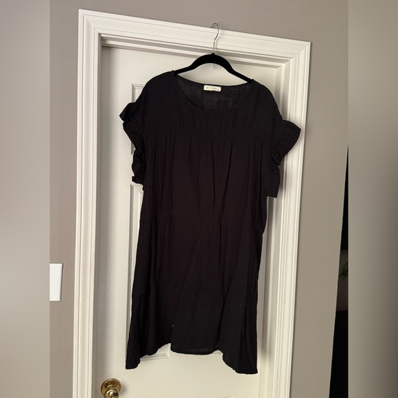 Elegant Black Mini Dress with Ruffled Sleeves - Picture 1 of 3